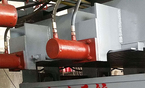 熱壓機側(cè)壓油缸